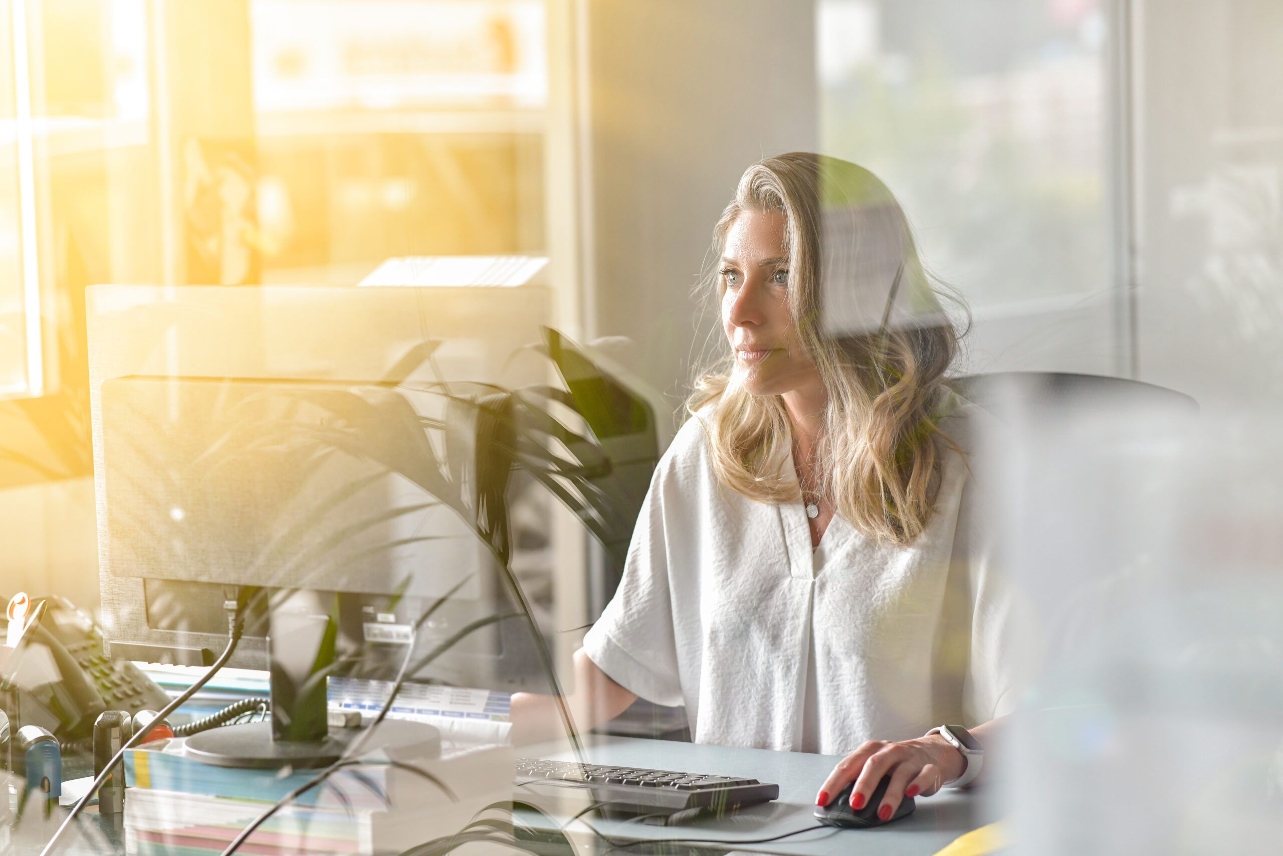 How to Protect Your Spine While Working at a Desk