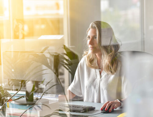 How to Protect Your Spine While Working at a Desk